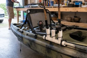 Acessorio caseiro de PVC em caiaque de pesca